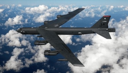 雷达全程无预警，B52突然闪现，以肉眼可见速度高速逼近客机