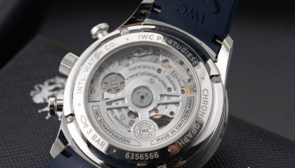 万国数据涨超7%，AI发展推动数据中心需求增长