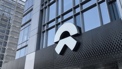 蔚来汽车二季度净亏损49.95亿，应付款账期延长23天至220天