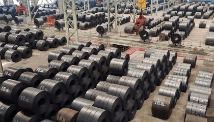 前8个月财政收入延续正增长，税收收入同比增速由负转正