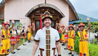 资讯有故事丨英国青年在海南感受开放的中国