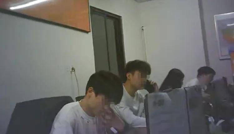 上游调查丨上千万条学生信息被疯狂倒卖，一条学生信息最高卖十几元，内容包括班级、住址、身份证号码等，倒卖者称数据来源肯定是官方渠道