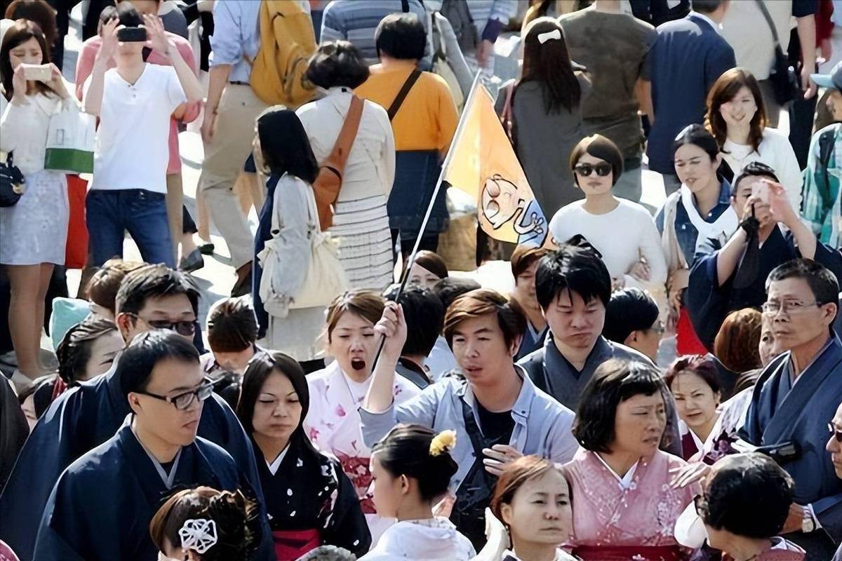 彻底撕破脸!日本排华情绪大爆发,大喊“滚出日本”!百万在日华人何去何从?